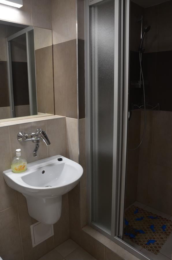 Babilon Hostel Krakau Buitenkant foto