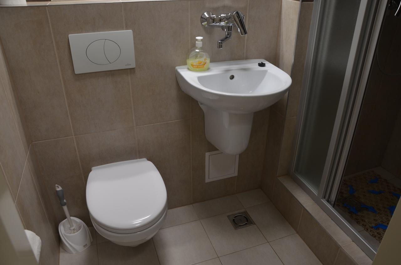 Babilon Hostel Krakau Buitenkant foto