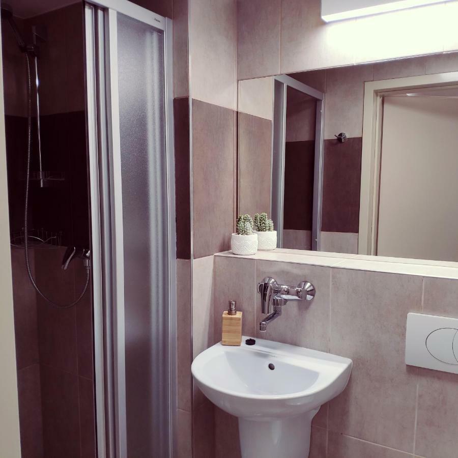 Babilon Hostel Krakau Buitenkant foto